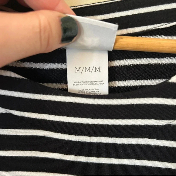 Cabi Long Sleeve Crew Neck Black and White Side Snap Tee Size M - Picture 7 of 7